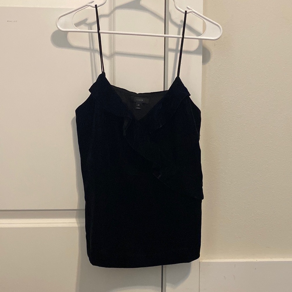 Jcrew velvet texture blouse. Size 00 made from polyester. Adjustable straps.